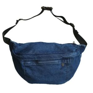Détail du tissu en jean du sac banane grandes dimensions