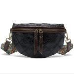 Sac banane en cuir patchwork femme porté en bandoulière