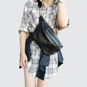 Vue rapprochée du sac banane en cuir pour femme sophistiquée