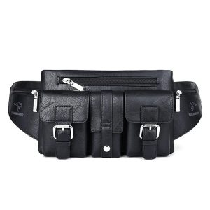 Vue rapprochée du sac banane en cuir double ceinture porté par un homme
