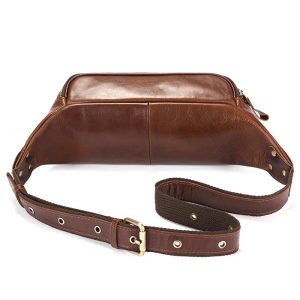 Vue frontale du sac banane homme en cuir souple et brillant
