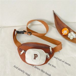sac banane enfant de couleur vive lettre P