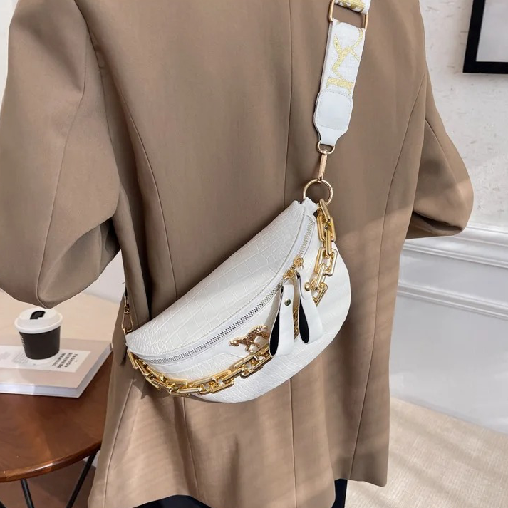 accessoire féminin en cuir crocodile