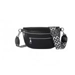 Sac banane femme chic en simili cuir porté en mode élégante