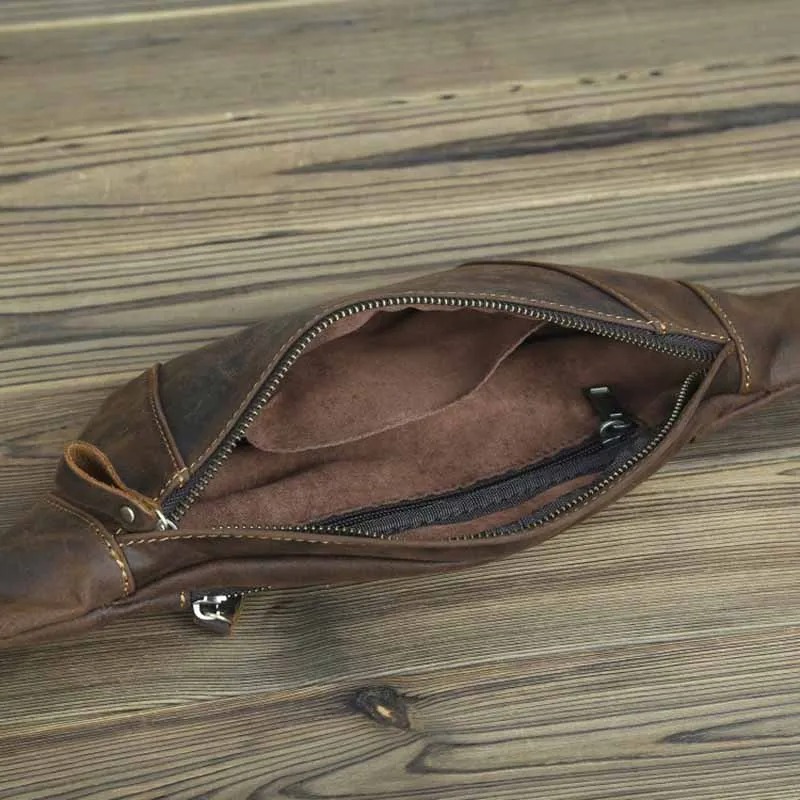 Détails du sac banane en cuir durable et élégant