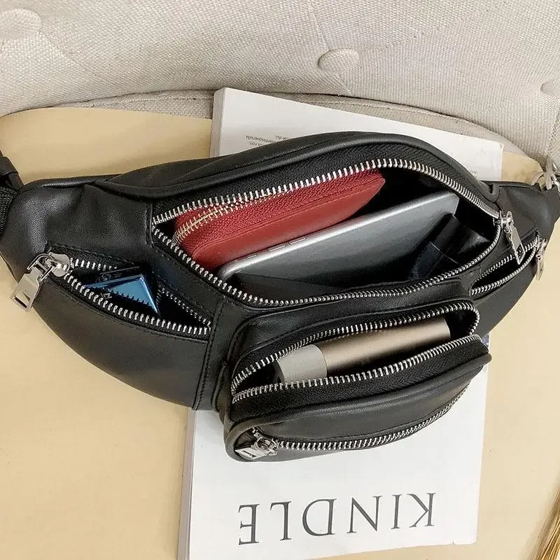 Sac banane en cuir marron avec chaîne mode et tendance