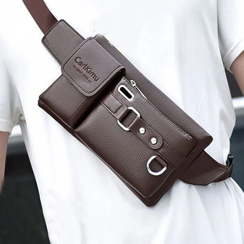 Vue rapprochée du fermoir du sac banane cuir homme