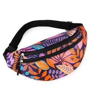Sac banane fleuri multipoches porté en extérieur