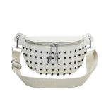 Sac banane femme en cuir avec clous élégante