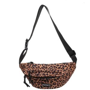 Sac banane léopard en cuir avec design tendance