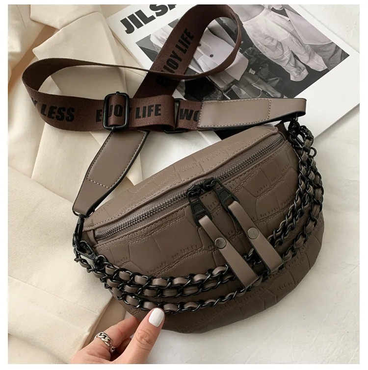 Coffre en cuir pour femme avec trois chaînes de décoration chic