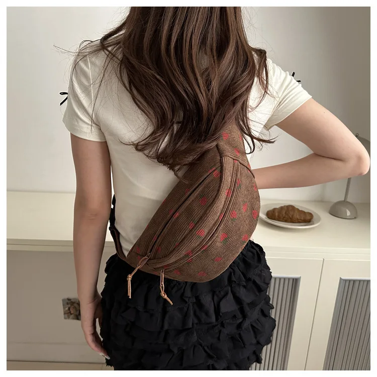 sac banane univers coloré motif fraise
