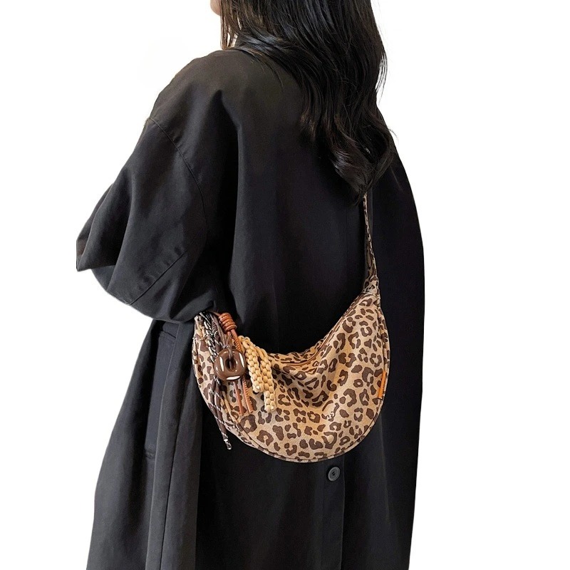 Sac banane à bandoulière léopard idéal pour accessoires mode urbains